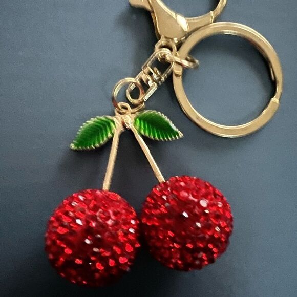 🍒 Betsey Johnson stunning & sweet cherry earrings 🍒 - Picture 6 of 7